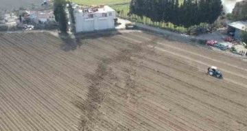 Fay hattının ikiye böldüğü çiftlik 4 metre aşağı çöktü, havadan böyle görüntülendi