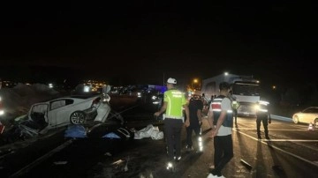 Feci kaza: İki otomobil çarpıştı! 4 kişi hayatını kaybetti!