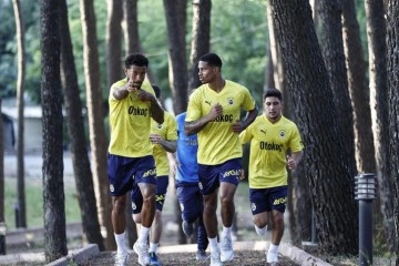 Fenerbahçe, günü çift antrenmanla tamamladı