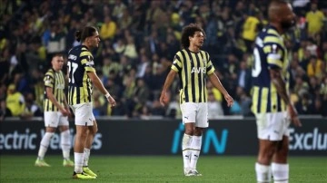 ,Fenerbahçe, liderlik mücadelesini son maça bıraktı