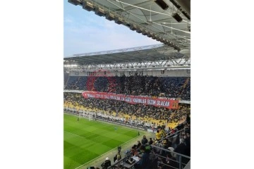 Fenerbahçe taraftarından anlamlı pankart