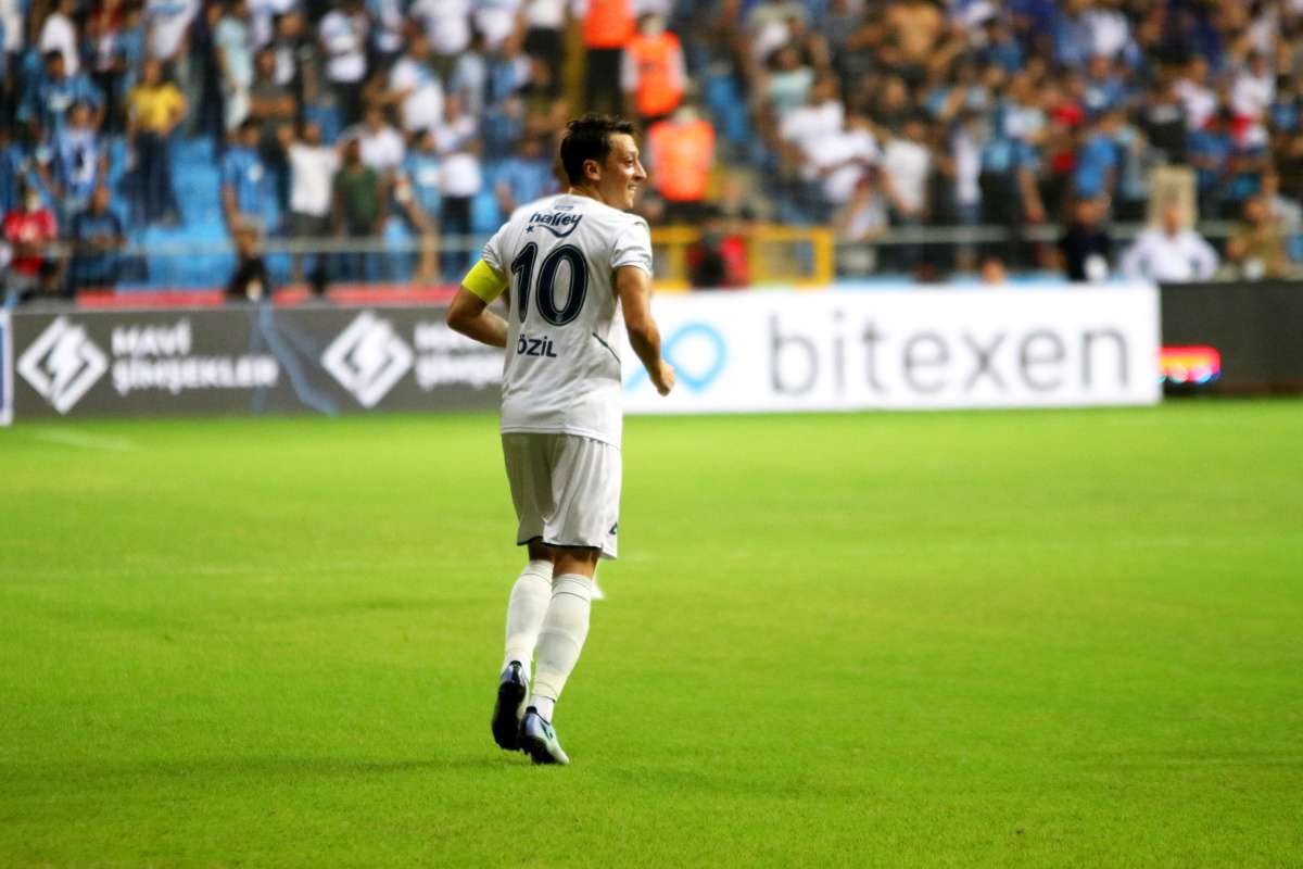 Fenerbahçe'de sezonun ilk golü Mesut Özil'den