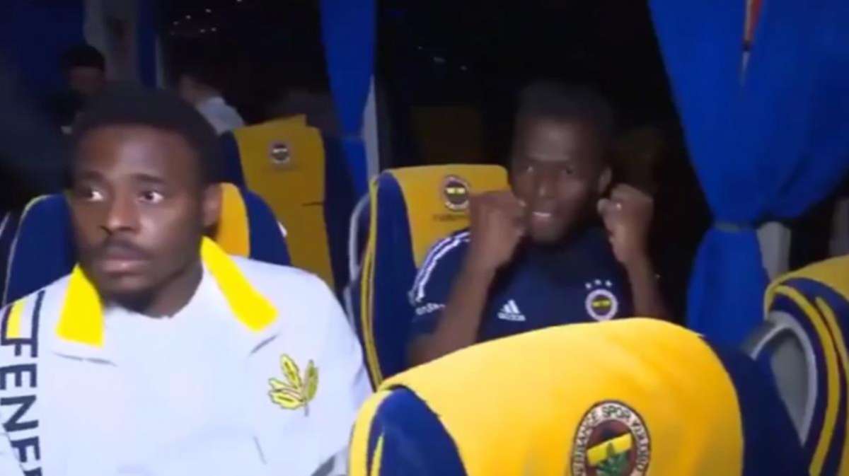 Fenerbahçeli futbolcular takım otobüsündeki canlı yayında çılgınlar gibi çığlık attı