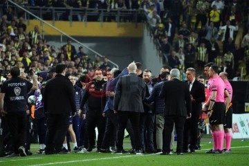Fenerbah&ccedil;eli y&ouml;neticilerden Atilla Karaoğlan&rsquo;a tepki