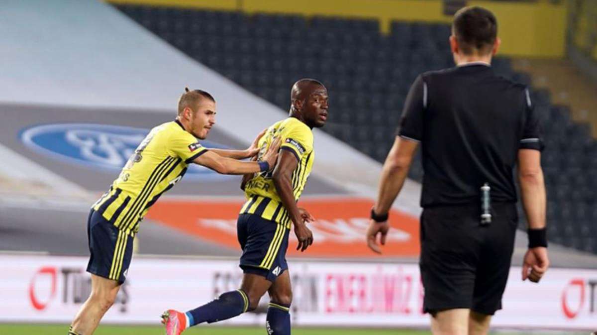 Fenerbahçe'nin Antalyaspor maçında son dakikalarda kazandığı penaltı VAR'dan döndü