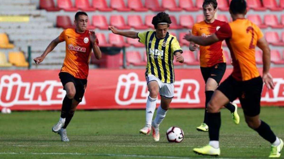 Fenerbahçe'nin genç yıldızına GS TV ekranlarında övgü yağdı