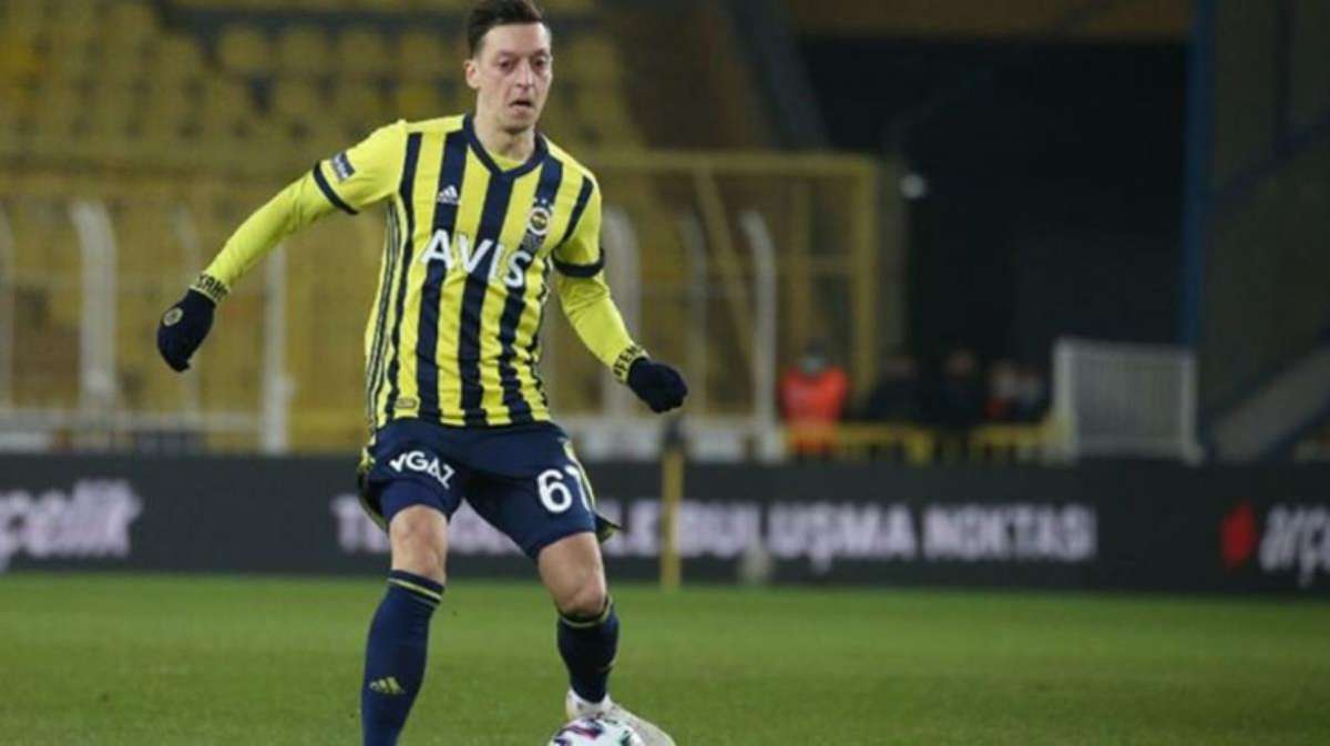 Fenerbahçe'nin yeni kaptanı Mesut Özil oluyor