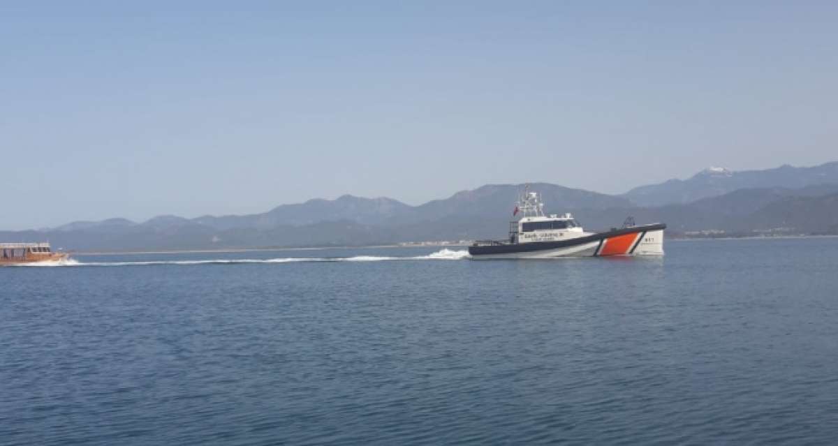 Fethiye Körfezi'nde sürüklenen teknedeki 2 kişi kurtarıldı