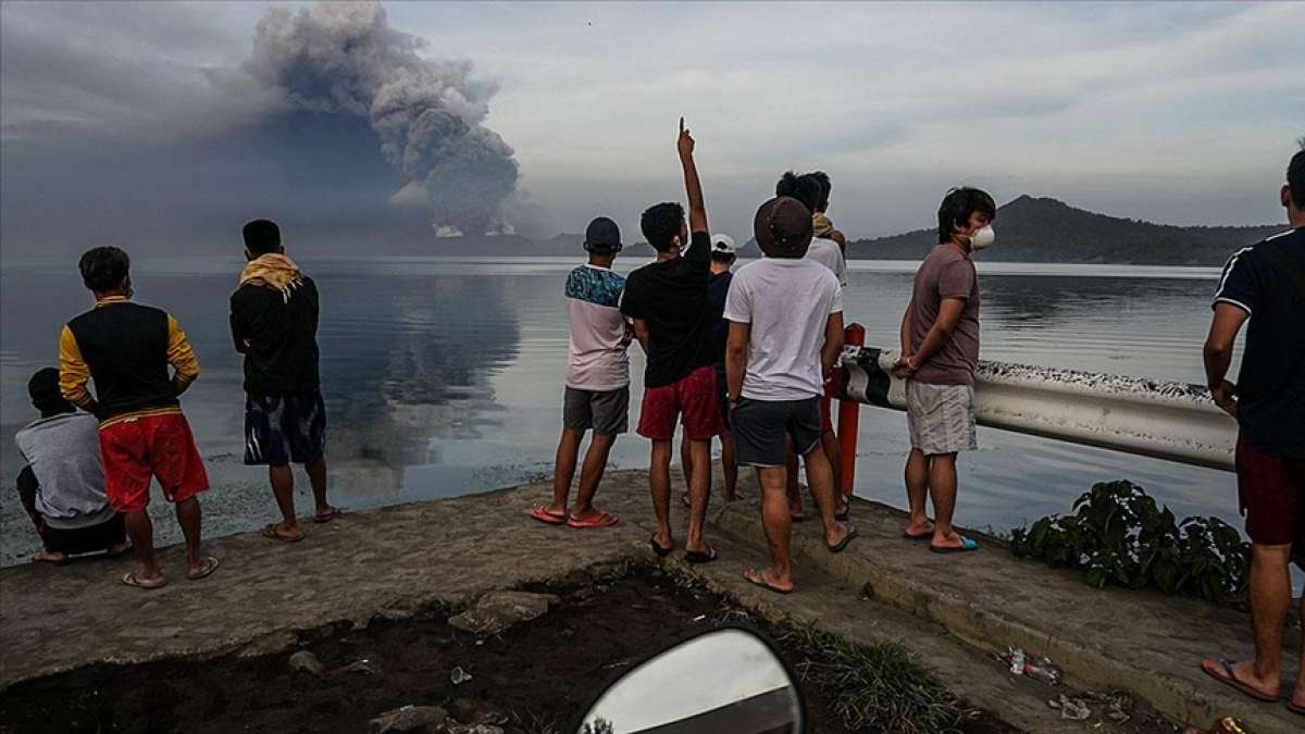 Filipinler'de Taal Yanardağı'ndaki hareketlilik nedeniyle binlerce kişi tahliye ediliyor