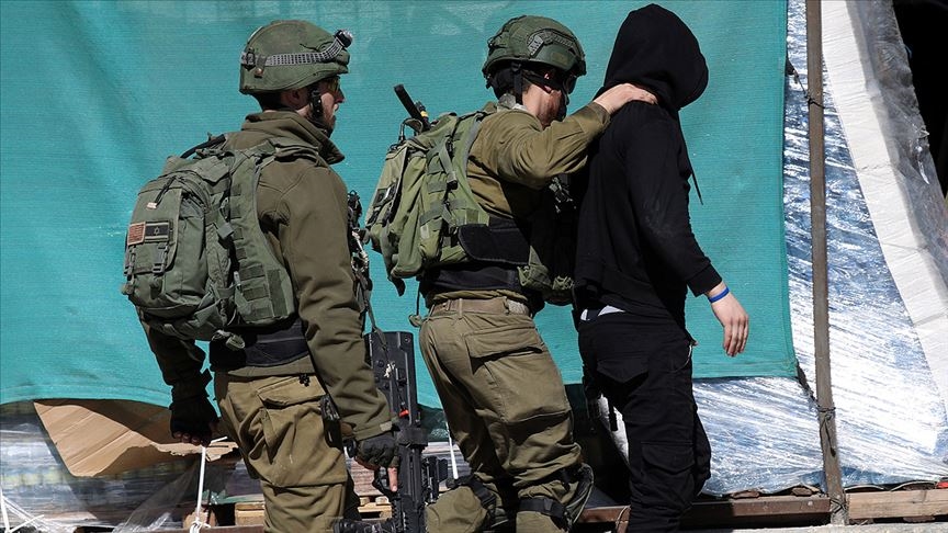 Filistin Esir İşleri Heyeti: İsrail askerleri gözaltındaki Filistinli gençlere işkence uyguluyor