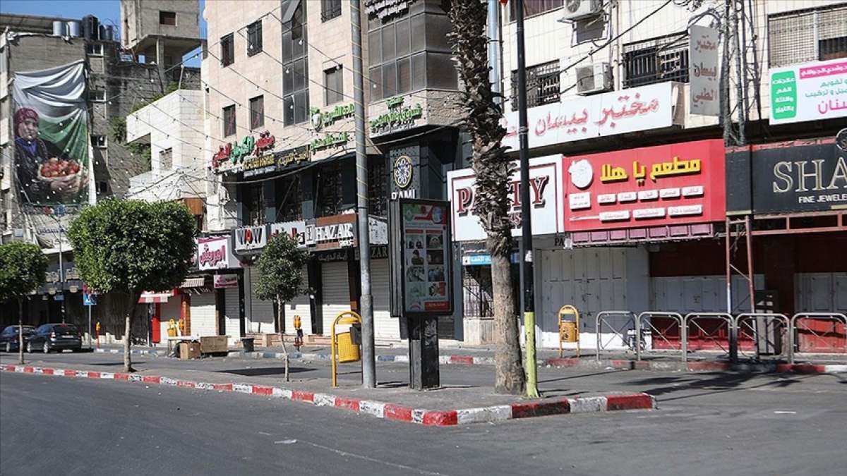 Filistinliler İsrail'in saldırılarına tepki için greve gitti