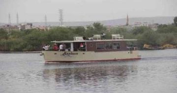 Fırat Nehrinin eşsiz güzelliği tekne turu ile gezildi