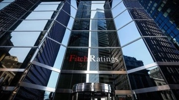 Fitch, k&uuml;resel ekonomiye ilişkin 2023 b&uuml;y&uuml;me tahminini y&uuml;kseltti