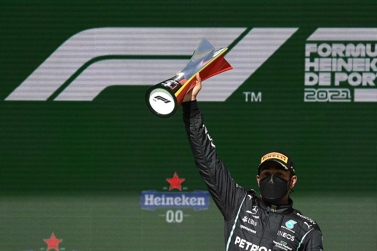 Formula 1 Portekiz Grand Prix'sinde kazanan Lewis Hamilton