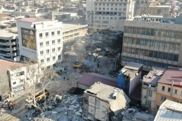 Fotoğrafları ortaya çıktı: Çöken otelin kolonları tabela için tahrip edilmiş