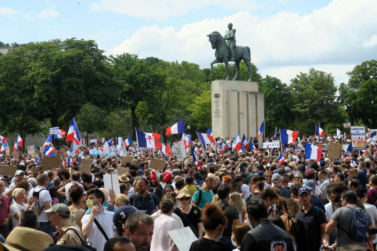 Fransa'da aşı karşıtı protestolar devam ediyor