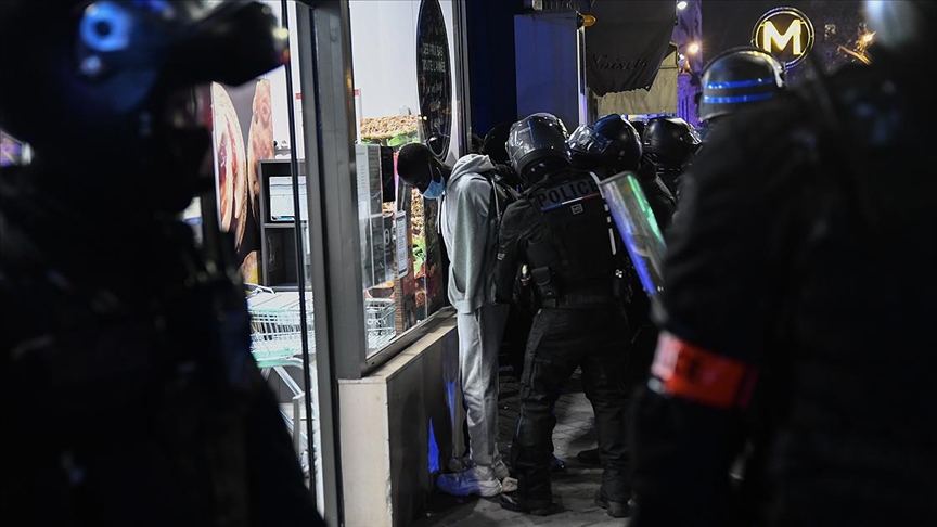 Fransa'da gazetecilik sendikaları ve medya temsilcileri ülkedeki polis şiddetini kınadı