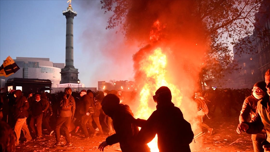 Fransa'da güvenlik yasa tasarısı ve polis şiddetinin protesto edildiği gösterilerde olaylar çık