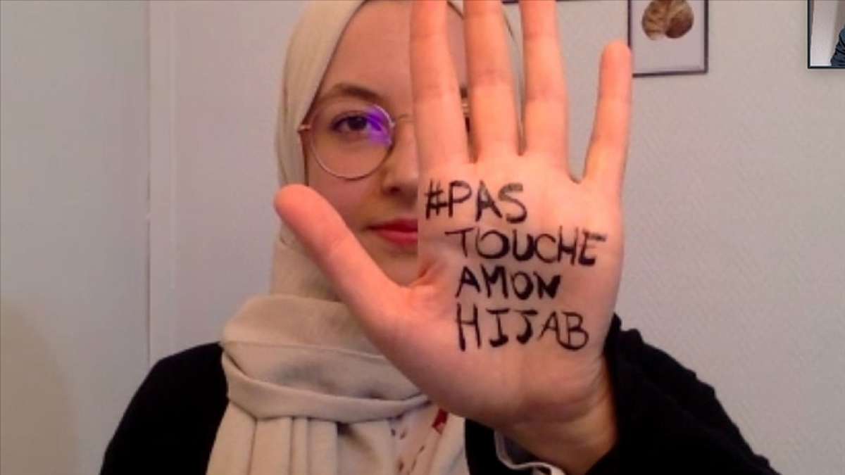 Fransa'da Müslüman kadınlar 'Başörtüme dokunma' diyor