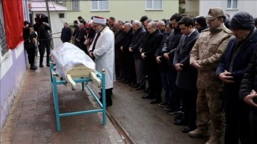 Fransa'da öldürülen Türk gencin cenazesi Trabzon'da toprağa verildi