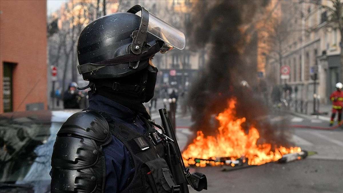 Fransa'da sarı yelekli eylemcinin gözünü kaybetmesine neden olan bir polise daha soruşturma