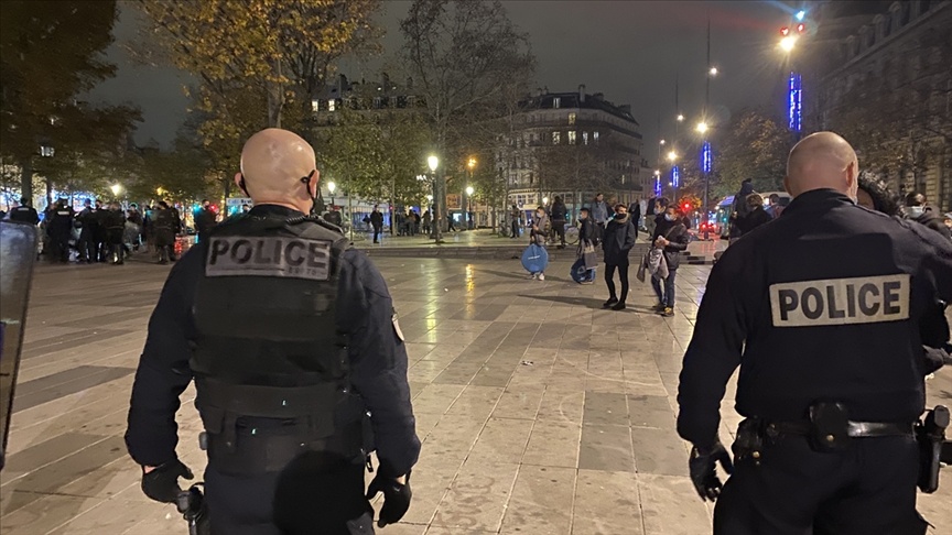 Fransa'da şiddetin faili polisler ırkçı hakarette bulunmadıklarını öne sürdü