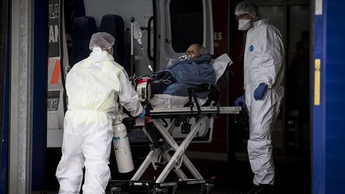 Fransa'da son 24 saatte 348 kişi Kovid-19 nedeniyle öldü