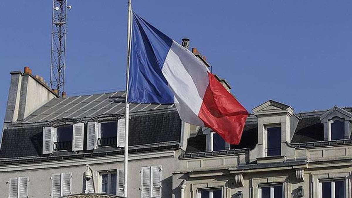 Fransa'da yasa dışı menfaat soruşturması kapsamında Adalet Bakanlığında arama yapılıyor