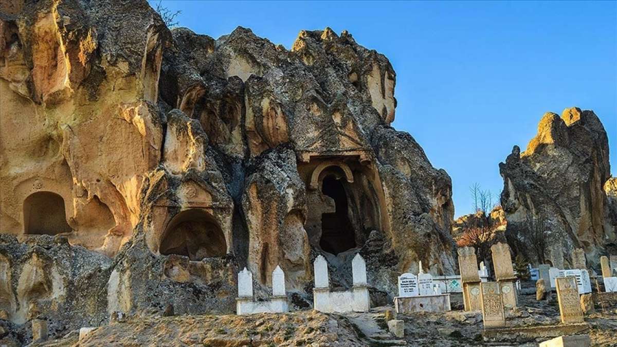 'Frigya'nın kalbi' Ayazini köyündeki mağaralar turistleri cezbediyor