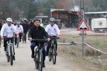 Fuat Oktay, gazetecilerin bisiklet sürüş etkinliğine katıldı