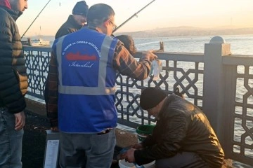 Galata Köprüsü ve Atatürk Köprüsü’nde amatör balıkçılar denetlendi