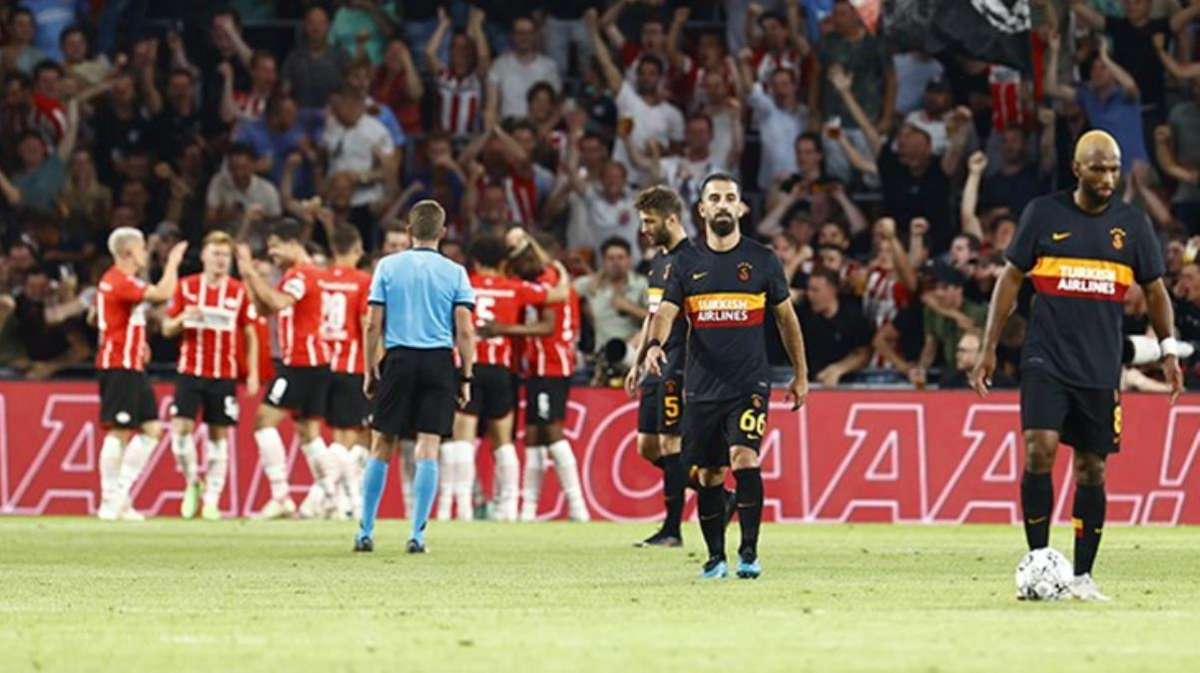 Galatasaray, 5-1 yenildiği PSV'yi eleyemezse Beşiktaş'ın kasasına para yağacak