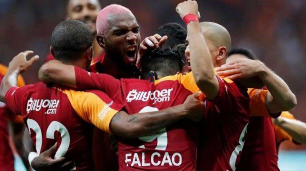 Galatasaray Başkanı Elmas bizzat görüştü! 4 yabancı futbolcu takımdan gönderiliyor