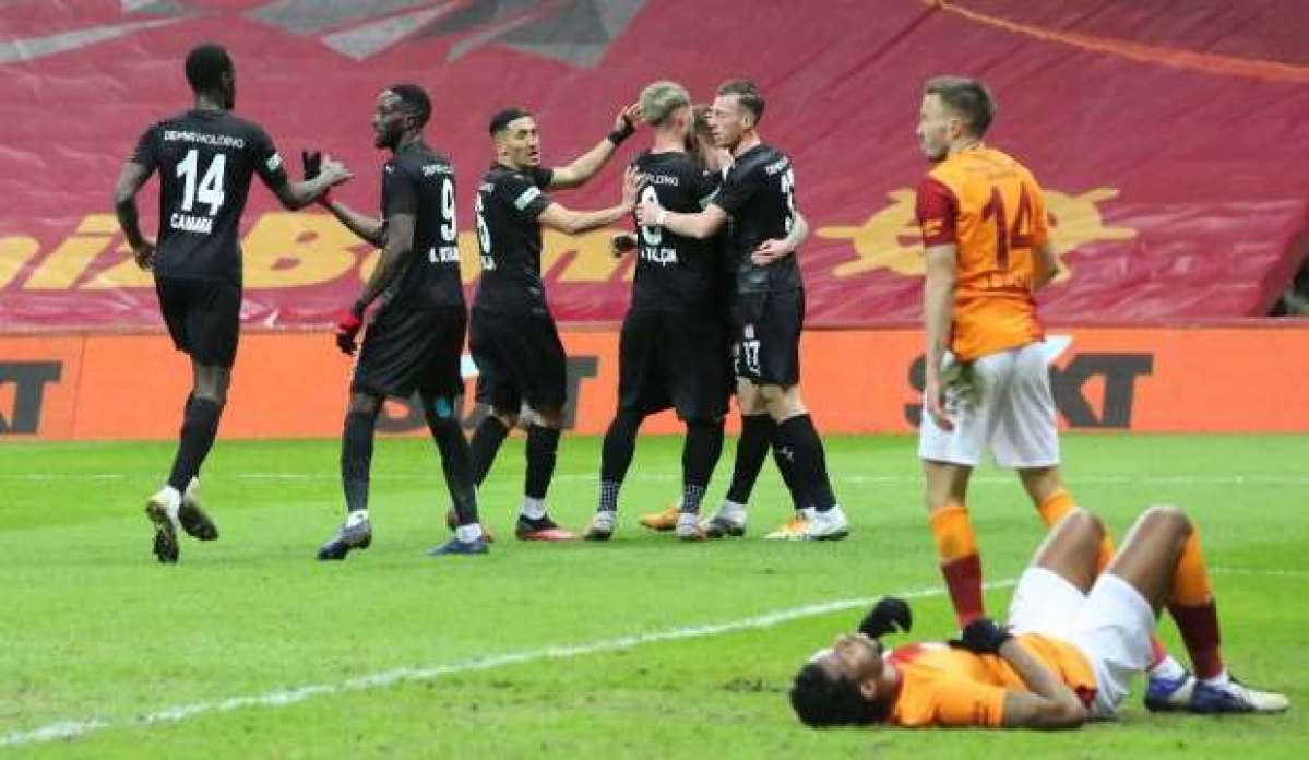 Galatasaray gol yerse maçı çeviremiyor!