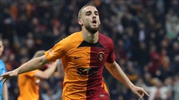 Galatasaray'da Berkan Kutlu ile Emre Taşdemir, depremzedeler i&ccedil;in formalarını bağışladı