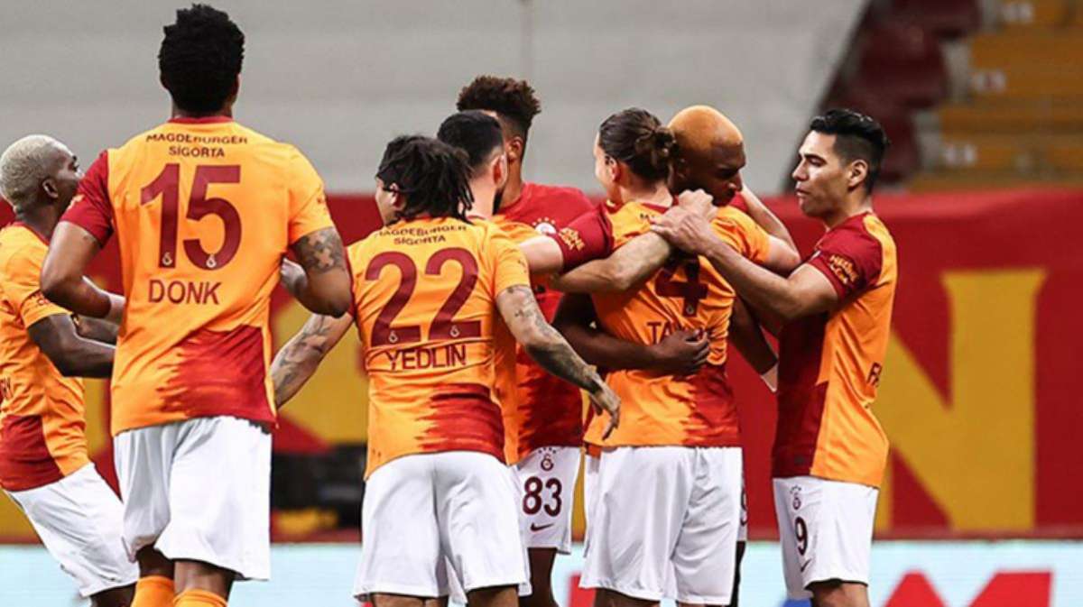 Galatasaray'da Denizlispor zaferi sonrası futbolcular hep birlikte Florya'da çorba içti
