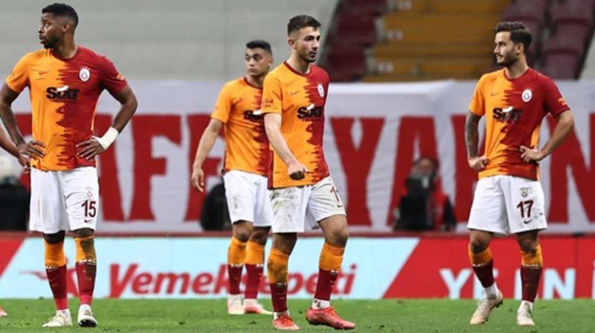 Galatasaray'da PSV maçına sayılı günler kala 2 futbolcu koronavirüse yakalandı
