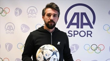 Gazi Savaş Kaya, ay yıldızlı bayrak i&ccedil;in m&uuml;cadelesini milli formayla s&uuml;rd&uuml;r&uuml;yor