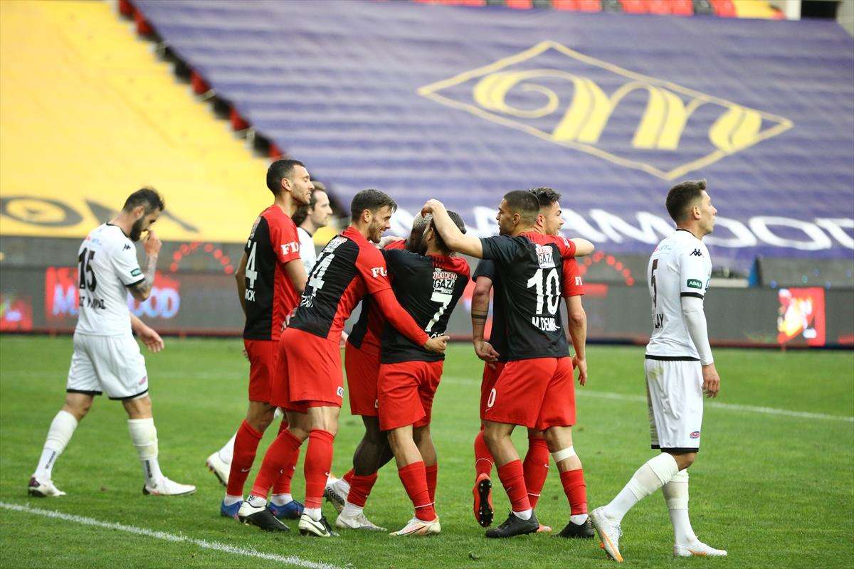 Gaziantep FK, sahasında Yukatel Denizlispor'u 2-0 yenmeyi başardı