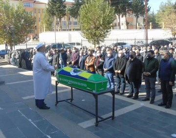 Gaziantep'te Fenerbahçe hayranı 89 yaşındaki kişinin tabutunun üstüne takımının bayrağı konuldu
