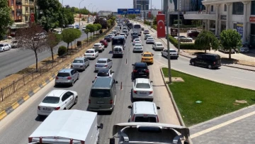 Gaziantep'te hatalı park ve trafik yoğunluğu çözülemiyor!