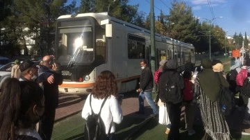 Gaziantep'te tramvayın çarptığı yaşlı adam yaralandı