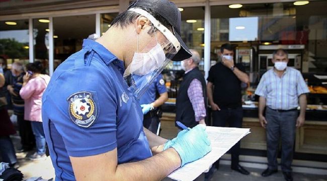 Gaziantep İl Emniyet Müdürlüğü, Koronavirüs tedbirleri kapsamında şahıs ve işyerlerine sıkı denetim uyguluyor