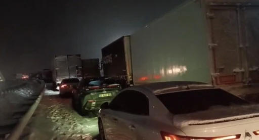 Gaziantep-Kahramanmaraş karayolunda kar esareti