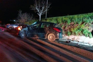 Gaziantep-Kilis karayolunda zincirleme trafik kazası: 1'i polis 2 &ouml;l&uuml;, 4 yaralı