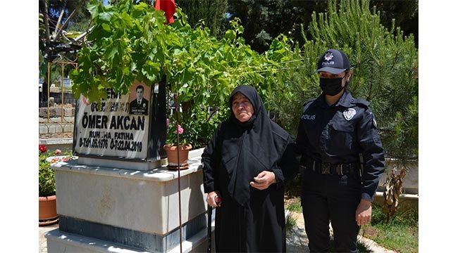  Gaziantep, Malatya, Kahramanmaraş ve Adıyaman'daki şehitliklerde hüzünlü Ramazan Bayramı arifesi 