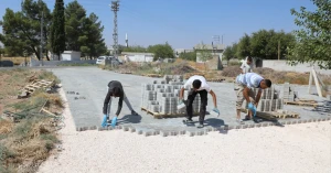 Nizip Belediyesi ekipleri ilçenin dört yanında çalışıyor