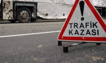 Şanlıurfa'da kamyon ile otomobilin çarpıştığı kazada 6 kişi yaralandı