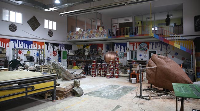 Gaziantep'te atık malzemelerden yapılan sanat eserleri kent estetiğine katkı sunuyor