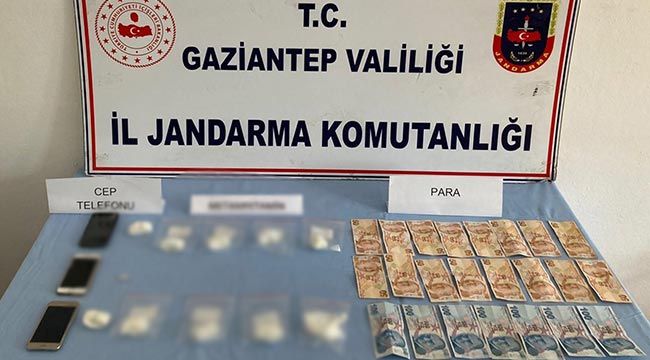  Gaziantep'te ayakkabısında uyuşturucu taşıyan zanlı tutuklandı 